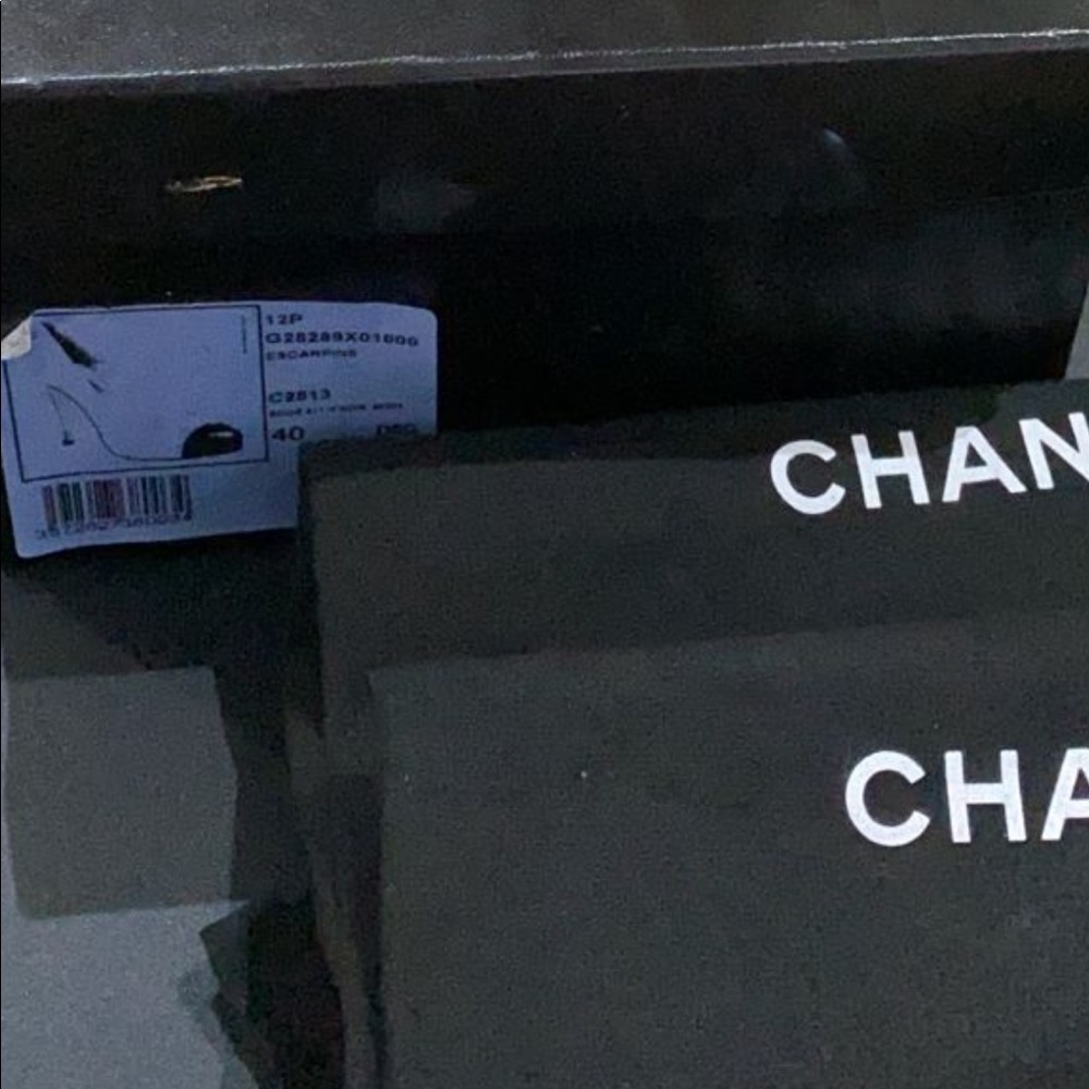 Chanel Nude and Black pumps with logo size EU 40.